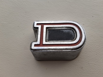 Embleem Datsun Embleem Datsun