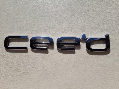 Embleem Kia Embleem Kia cee'd