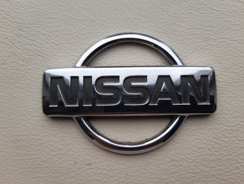 Embleem Nissan