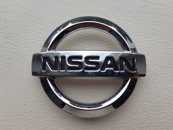 Embleem Nissan